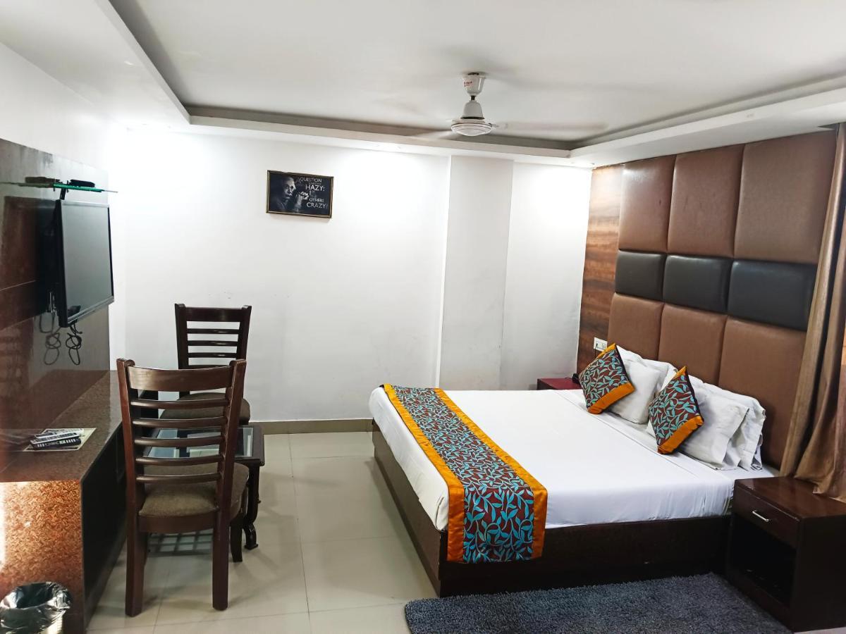 hotel caves premium near igi airport delhi